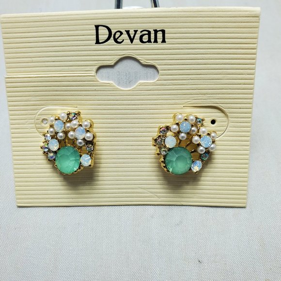 Devan sea glass & pearl stone pierced earring - Picture 3 of 3